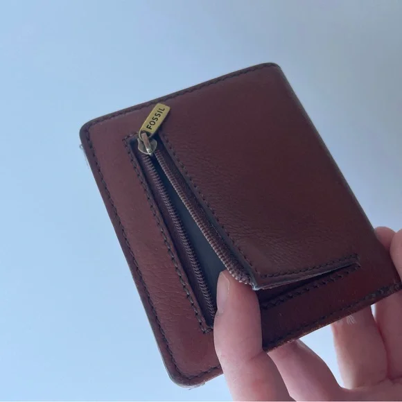Fossil Small Wallet - Picture 4 of 9